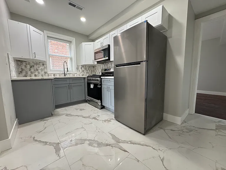 11 Gorham Ave #C302 — Photo 15