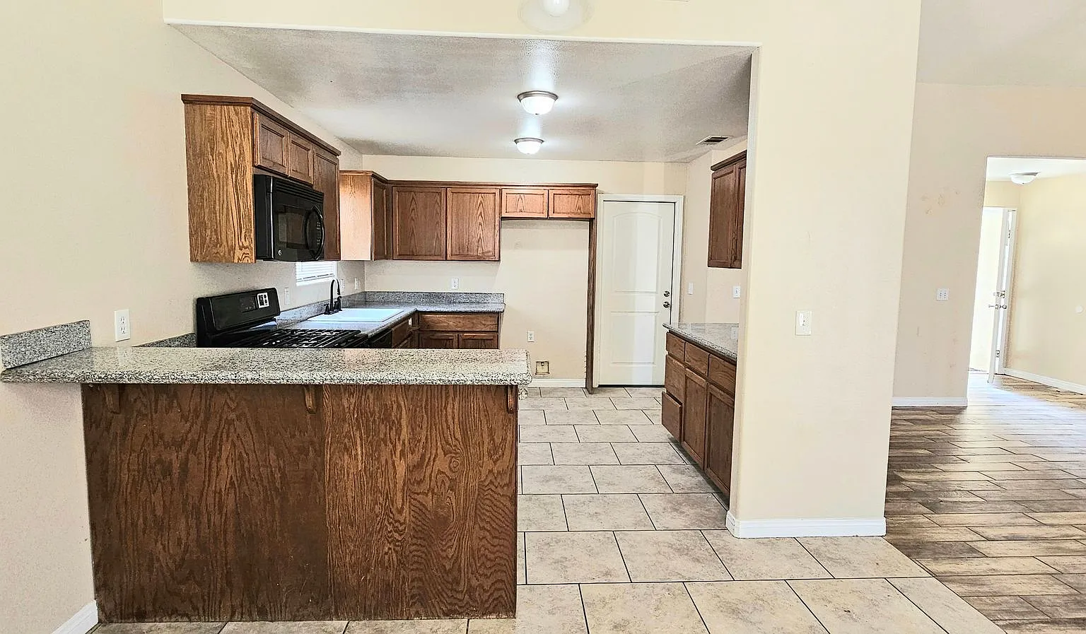 Spacious Single-Story Home with Central AC/Heat and Huge Backyard — Photo 3