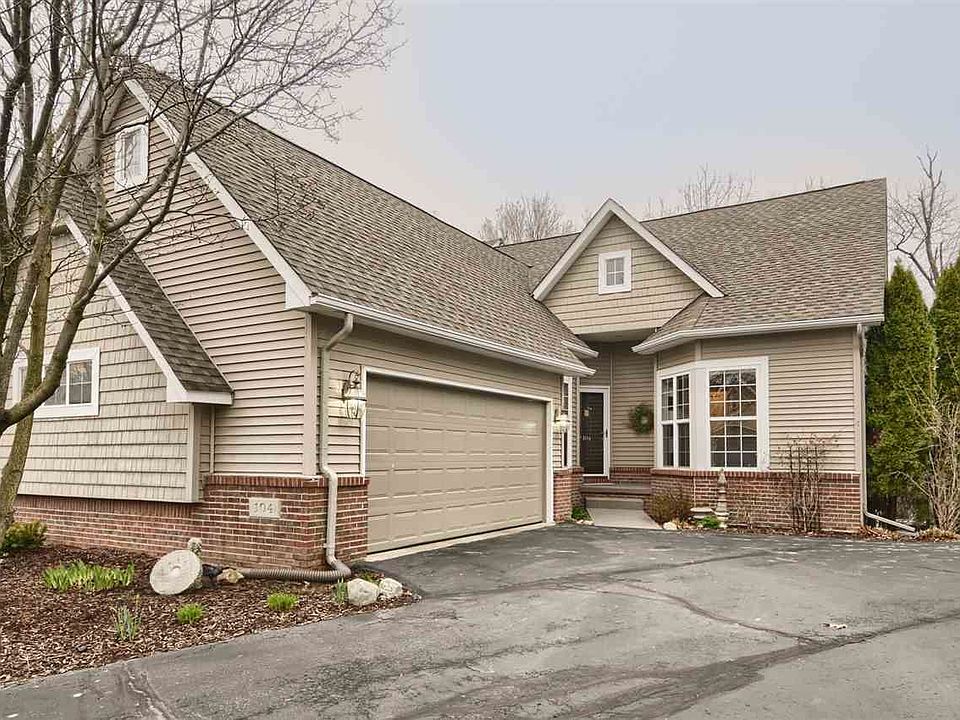 1st image of 104 Fox Hollow Dr