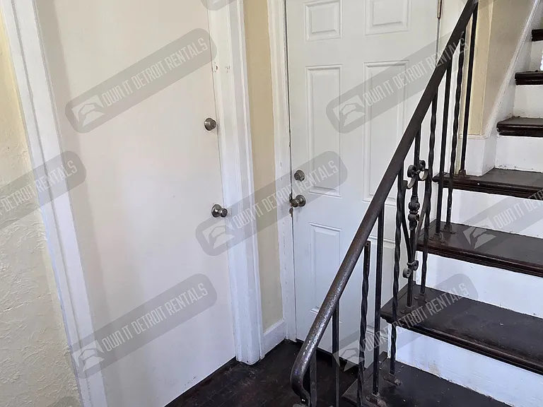 13918 Roselawn St — Photo 4