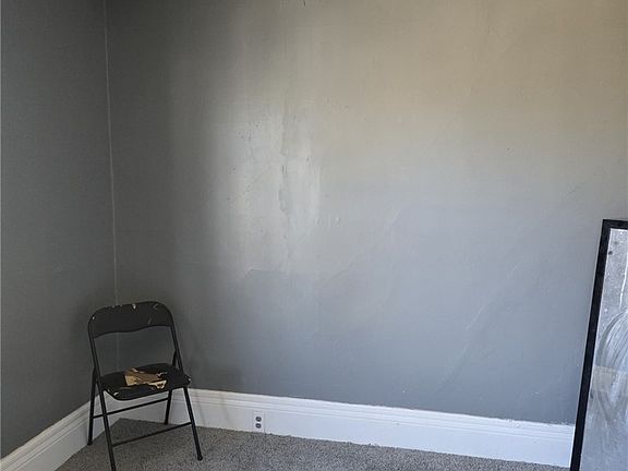 4th image of 1327 Willow Ave