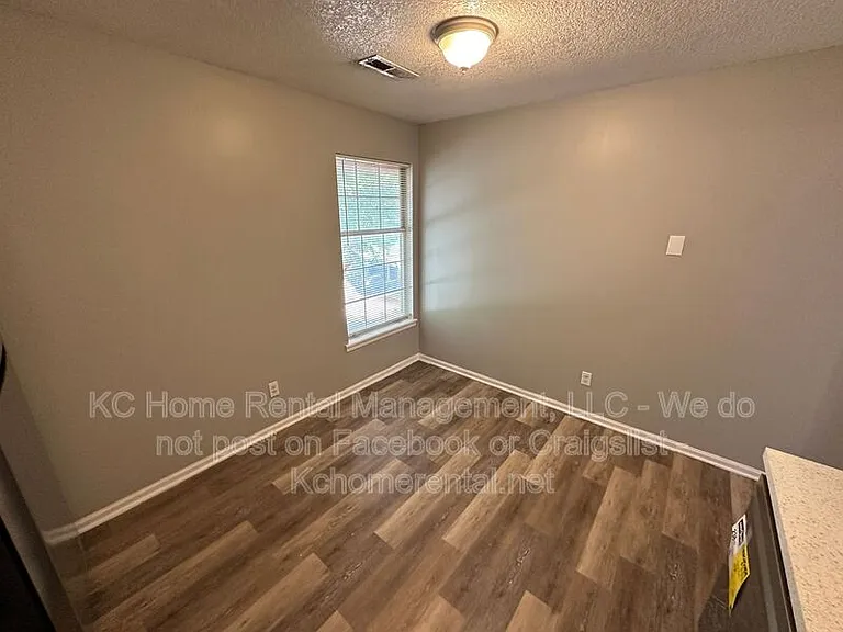 211 NW Barr Rd #C — Photo 9