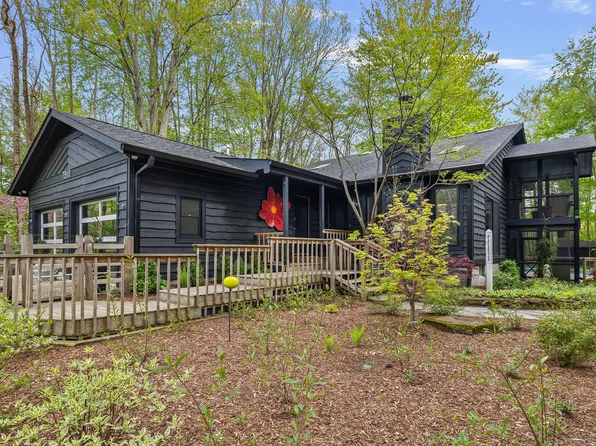 7510 Harbert Rd, Three Oaks, MI 49128