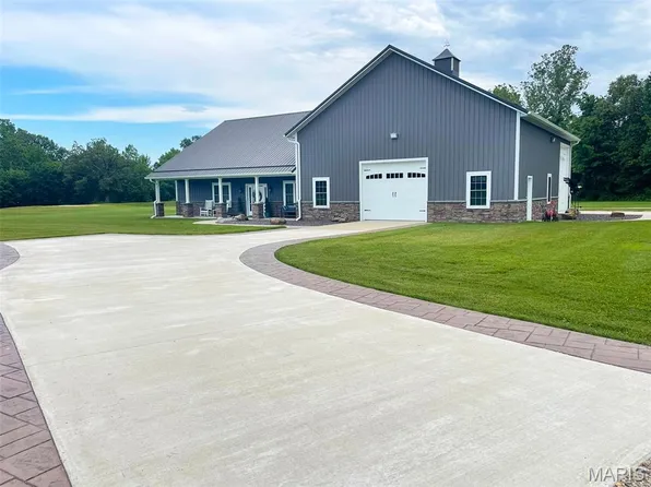 18428 Lake Circle Dr, Dexter, MO 63841