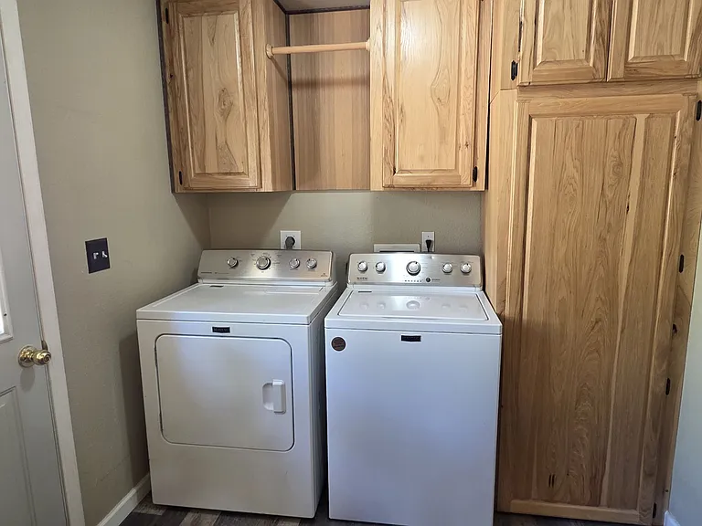 941 Colonial Rd — Photo 12