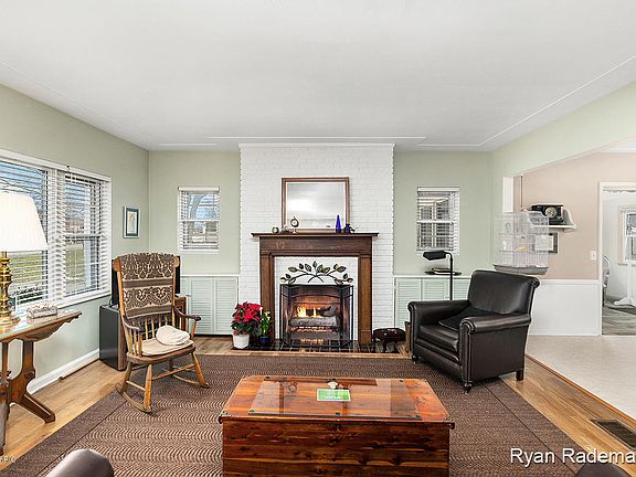 2nd image of 3535 Poinsettia Ave SE