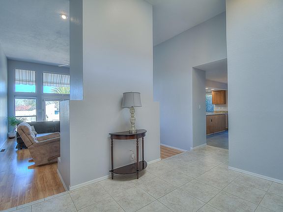 5th image of 6001 Papaya Pl NE