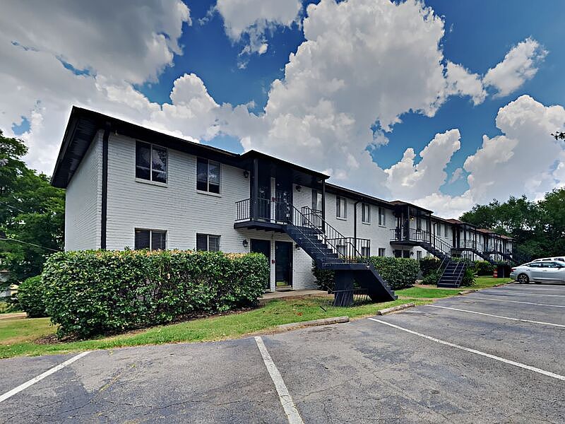 1st image of 5700 Leslie Ave #1
