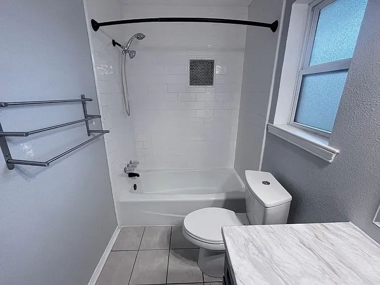 1805 Bristol Cv #1805 — Photo 9