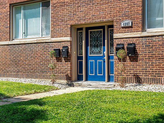 3rd image of 4207 Swan Ave #2E