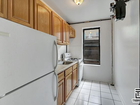 2nd image of 2318 Loring Pl N APT 3B