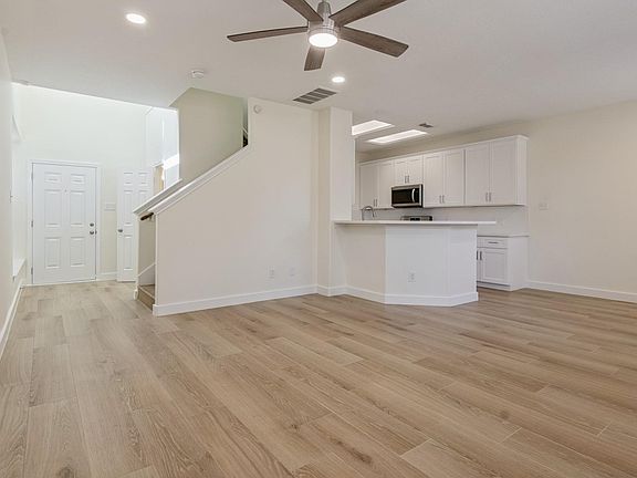 5th image of 13167 Peppergate Ln