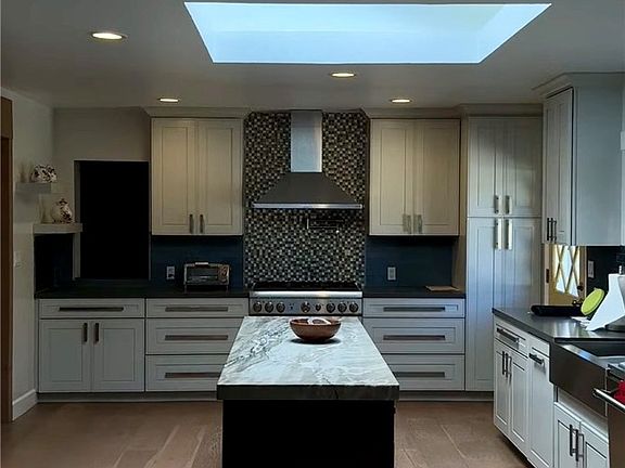 5th image of 1864 Laurel Rd