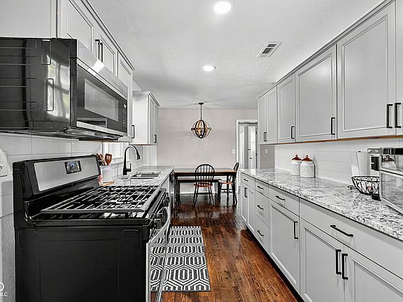 2nd image of 120 Poplar St