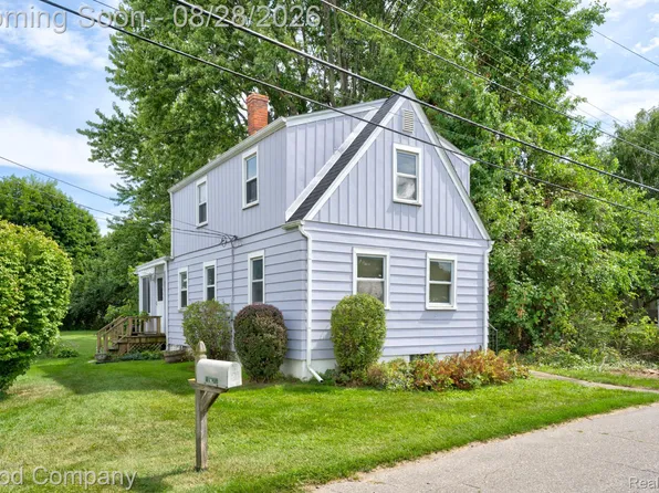 29700 Riverside Bay Ct, Harrison Township, MI 48045