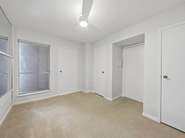 10855 Meadowglen Ln #823 — Photo 6
