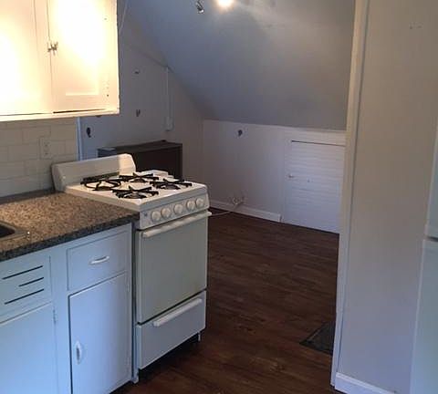 3rd image of 320 Pearl St #3