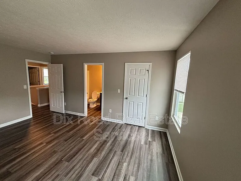 424 W Kemper Rd — Photo 25