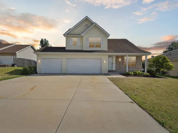 451 Symphony Cv, Machesney Park, IL 61115