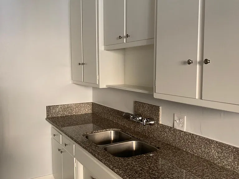 1035 N Edinburgh Ave #5 — Photo 8