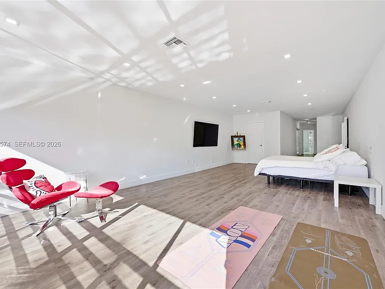 3401 NE 165th St — Photo 21