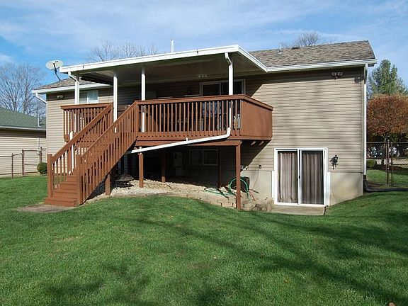 3rd image of 3855 Roslyn Ave