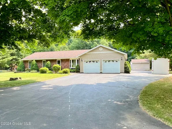 17 Kenney Way, Castleton, NY 12033