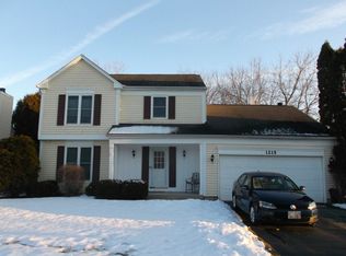 1215 Country Side Dr, Algonquin, IL