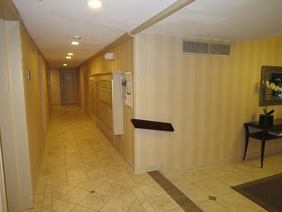 4th image of 4800 Chevy Chase Dr APT 305
