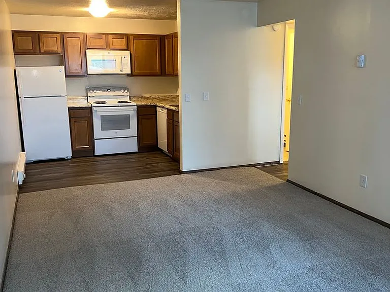 220 Napoleon Rd — Photo 4