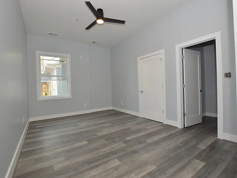 1071 Middle St — Photo 2