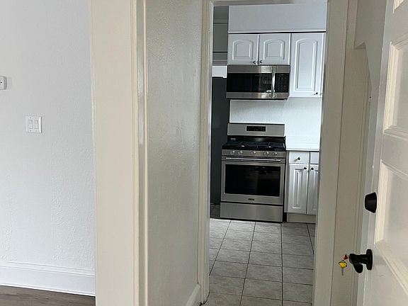 5th image of 14 E Devonia Ave Floor 2