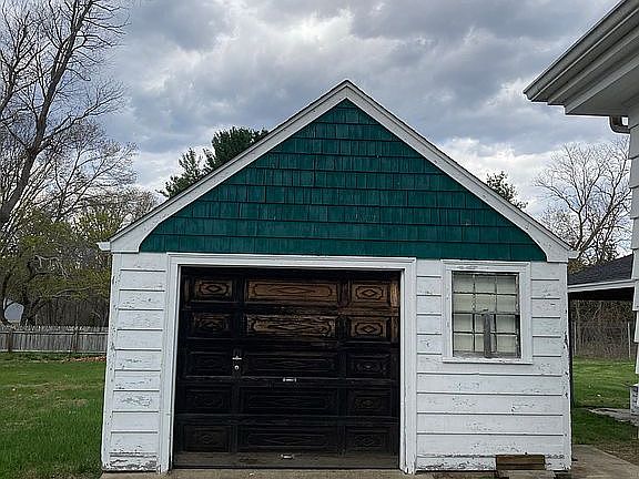 3rd image of 15 Enfield Dr