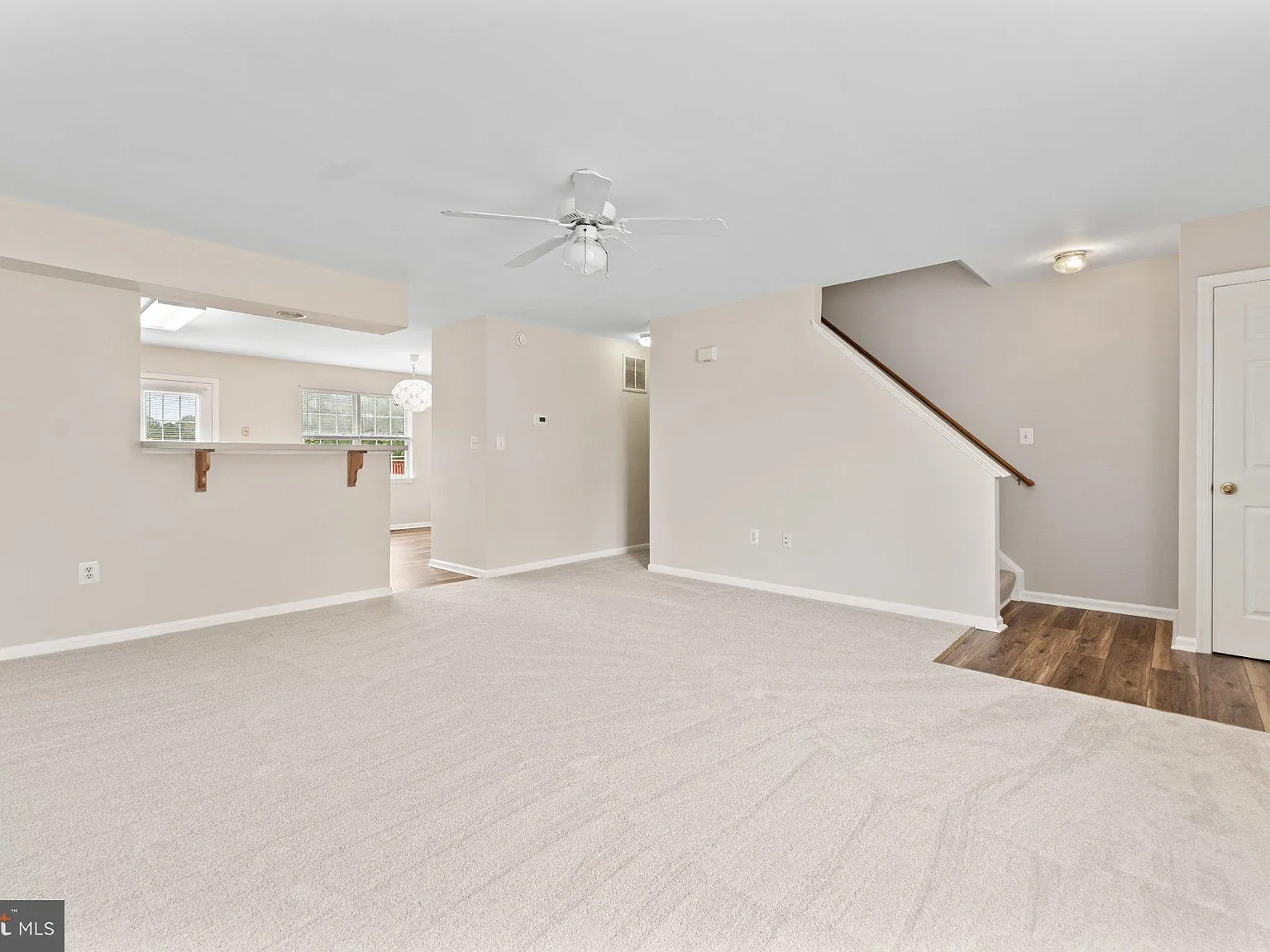 3 bed, 4.0 bath, 1972 sqft, $2,500 — Photo 4
