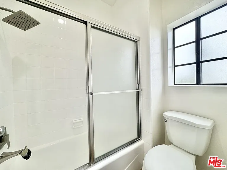 12235 Magnolia Blvd #306 — Photo 9