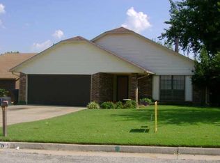 11724 S West 4th St, Yukon, OK 73099