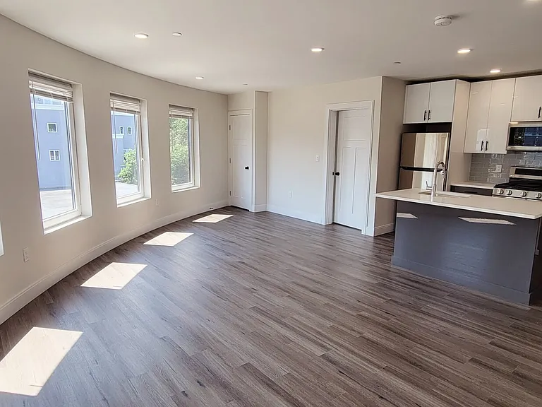 317 Belgrade Ave #403 — Photo 2