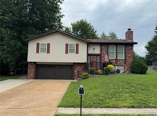 1564 Park Ridge Ln, Arnold, MO 63010
