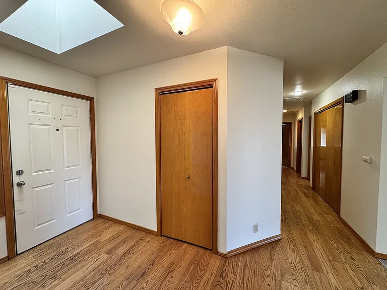 1033 S 232nd St — Photo 5