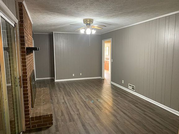 5th image of 1395 White Oak St SE