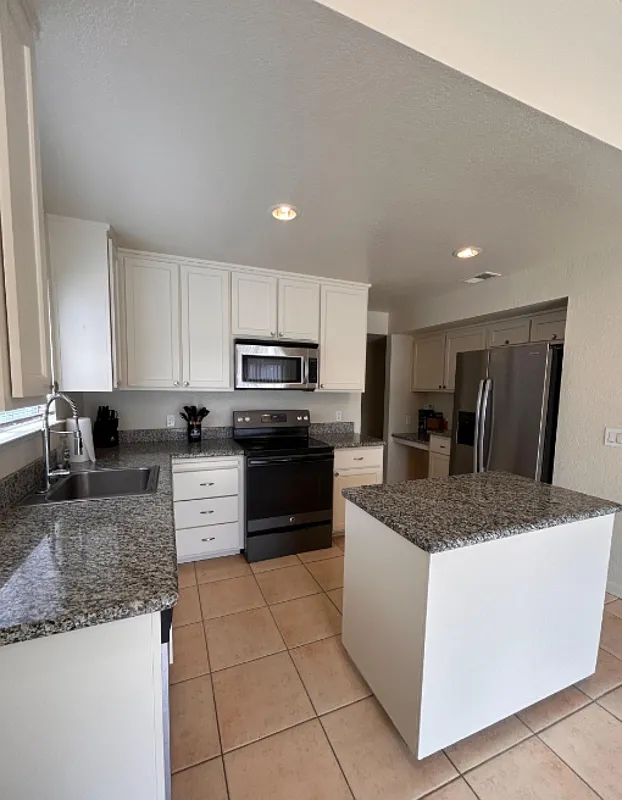 1 bed, 1.0 bath, $995 — Photo 2