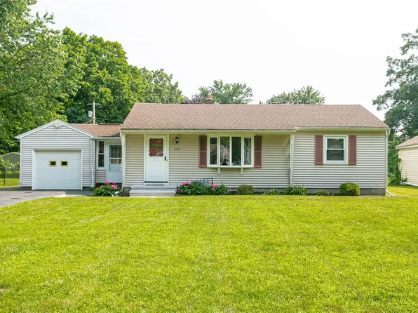 269 Beechwood Cres, Webster, NY 14580