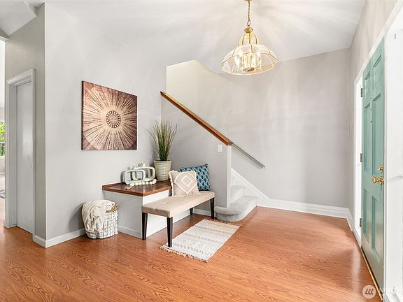 4th image of 225 17th Avenue SE