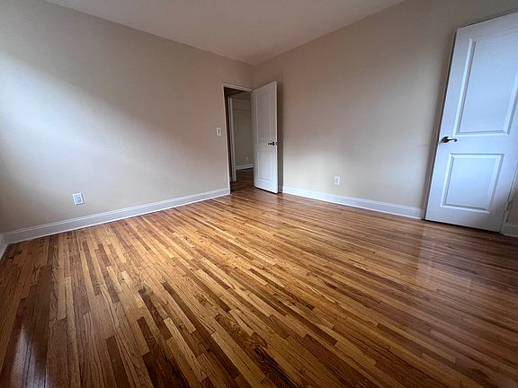3rd image of 14336 Barclay Ave APT 5J