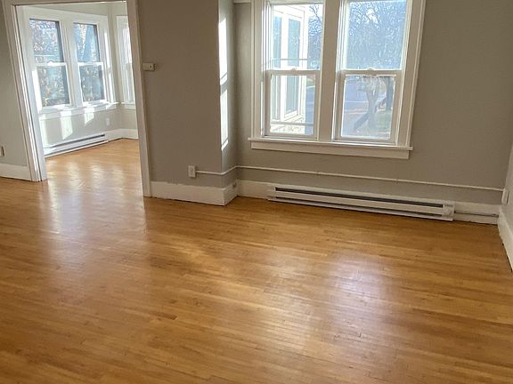 3rd image of 917 E Howard St #7