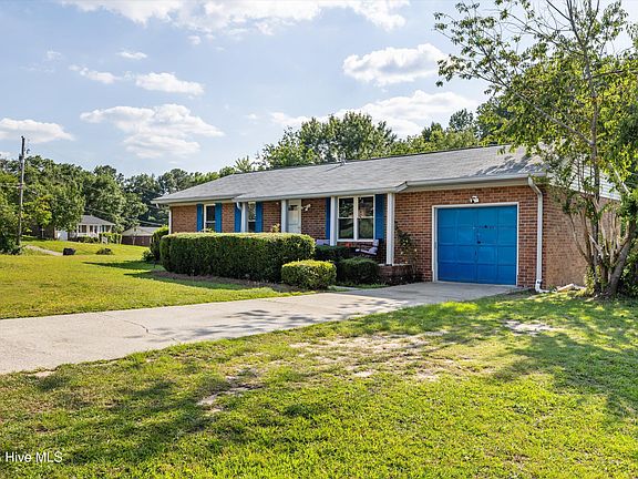 2nd image of 914 Sycamore Drive