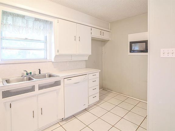 4th image of 1404 Kiowa Dr