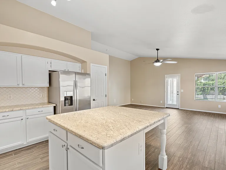 7936 W Taro Ln — Photo 9