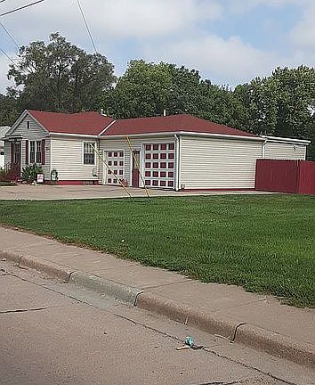 Circle-Type Drive,City Lot EastBeside