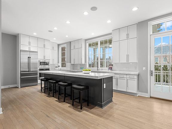 2nd image of 7 Richmond Sq